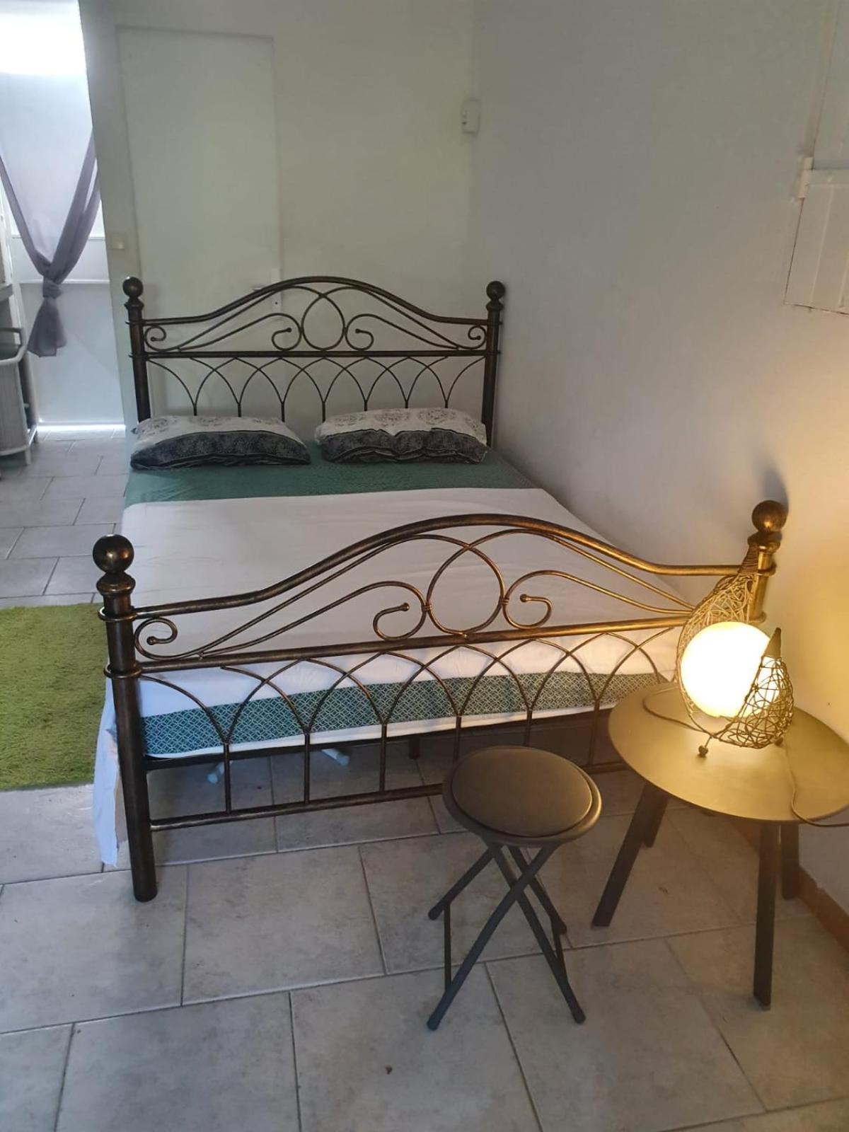 Le Sable Bleu - Evasion Tropicale A Sainte-Anne - Plage 5Min - Piscine - Parking - Logement Climatise - Vue Sur Les Palmiers - Parfait Pour Sejours En Famille Ou Entre Amis Luaran gambar