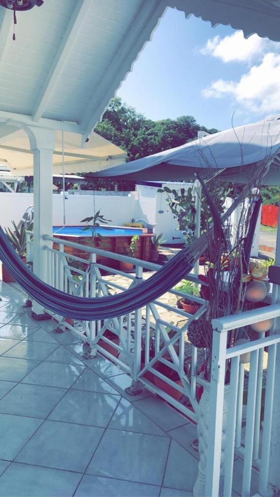 Le Sable Bleu - Evasion Tropicale A Sainte-Anne - Plage 5Min - Piscine - Parking - Logement Climatise - Vue Sur Les Palmiers - Parfait Pour Sejours En Famille Ou Entre Amis Luaran gambar