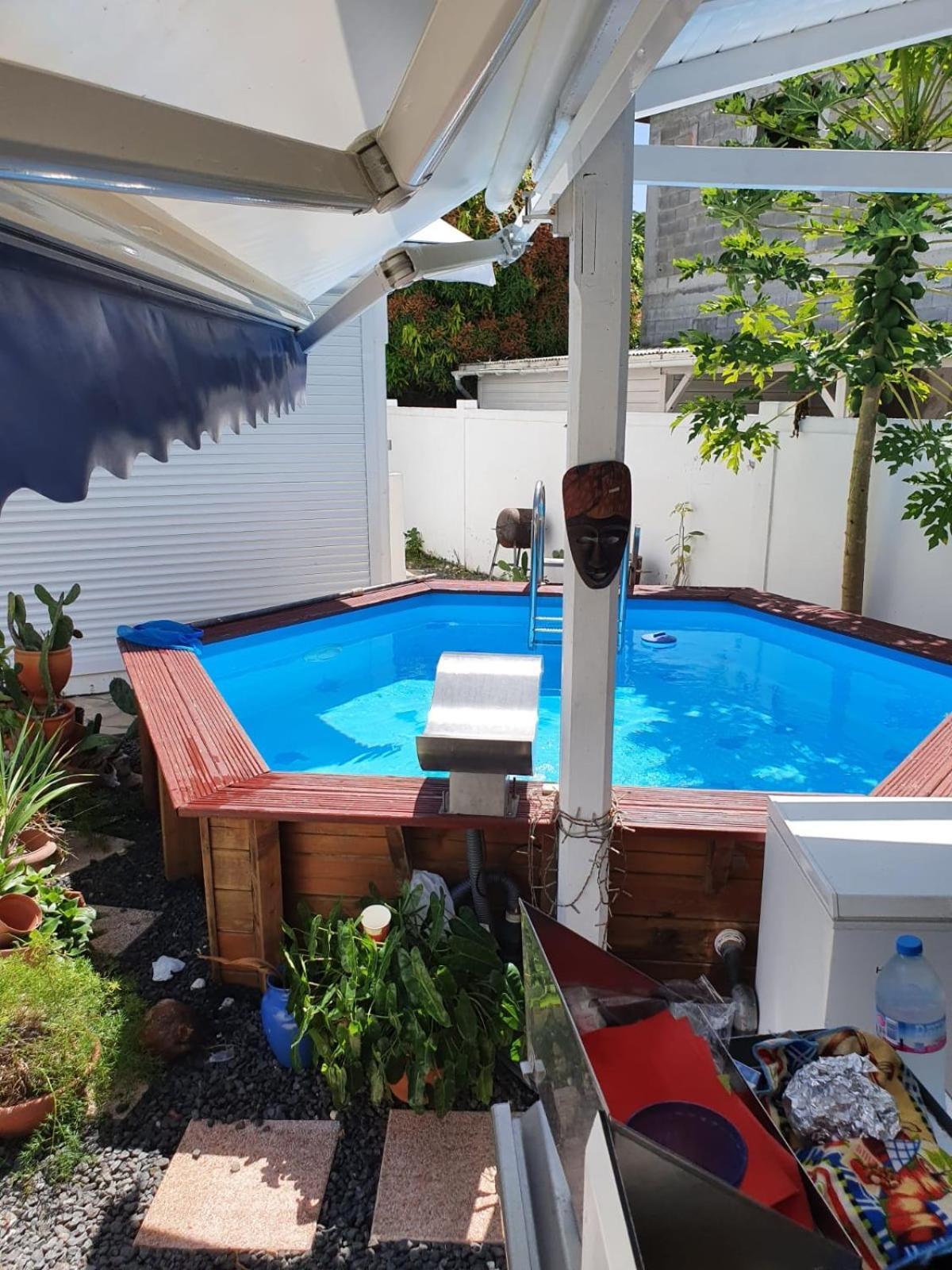 Le Sable Bleu - Evasion Tropicale A Sainte-Anne - Plage 5Min - Piscine - Parking - Logement Climatise - Vue Sur Les Palmiers - Parfait Pour Sejours En Famille Ou Entre Amis Luaran gambar
