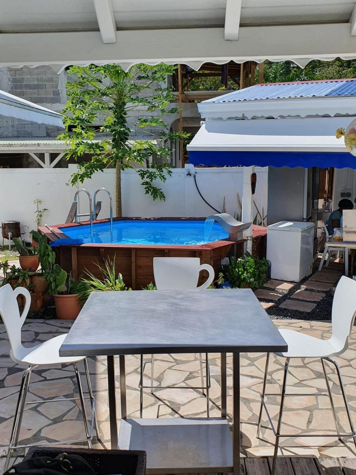 Le Sable Bleu - Evasion Tropicale A Sainte-Anne - Plage 5Min - Piscine - Parking - Logement Climatise - Vue Sur Les Palmiers - Parfait Pour Sejours En Famille Ou Entre Amis Luaran gambar