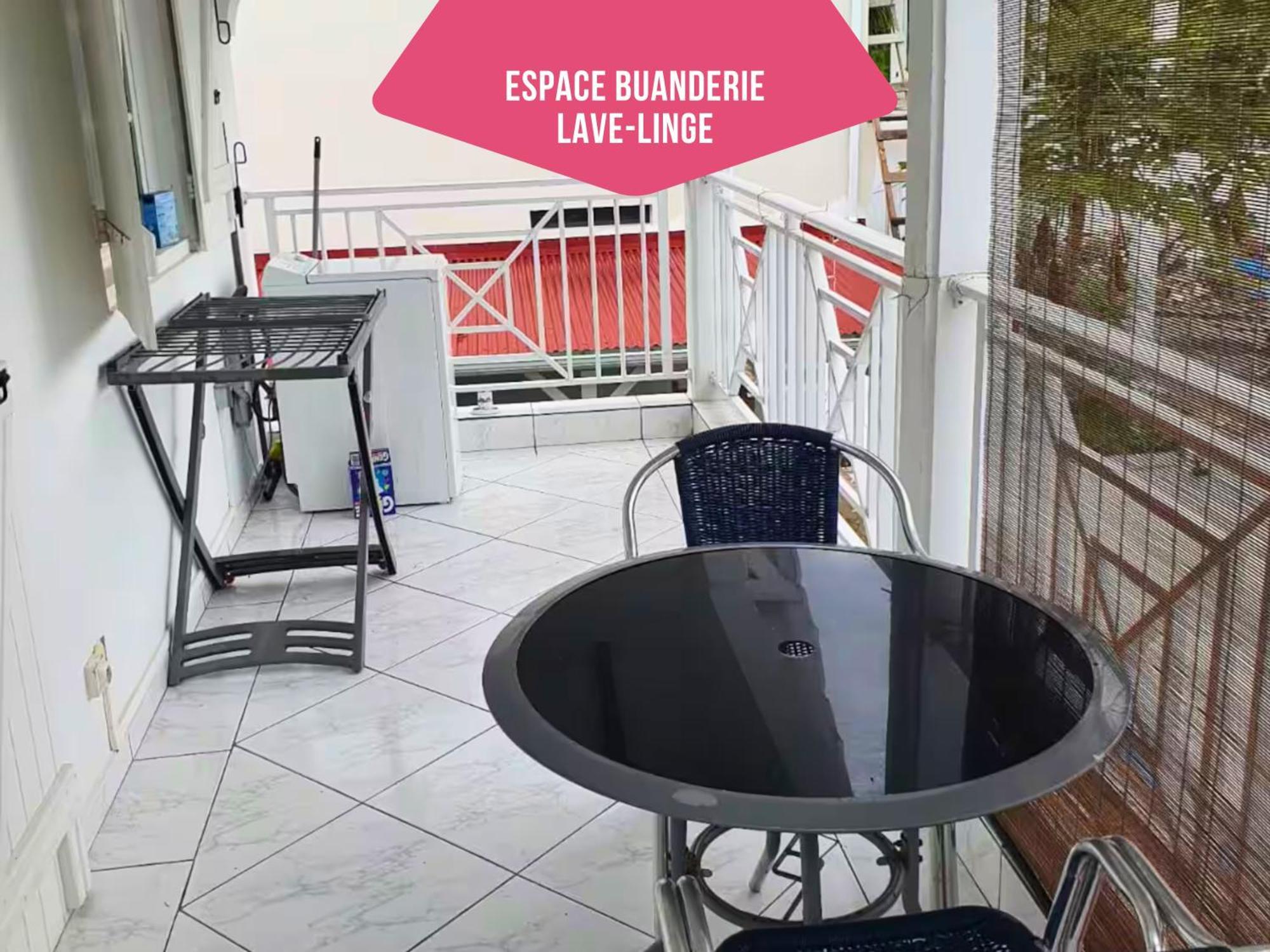 Le Sable Bleu - Evasion Tropicale A Sainte-Anne - Plage 5Min - Piscine - Parking - Logement Climatise - Vue Sur Les Palmiers - Parfait Pour Sejours En Famille Ou Entre Amis Luaran gambar